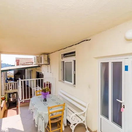 Lejlighed & Bluemoon - Two Bedroom With Patio And Sea View *
