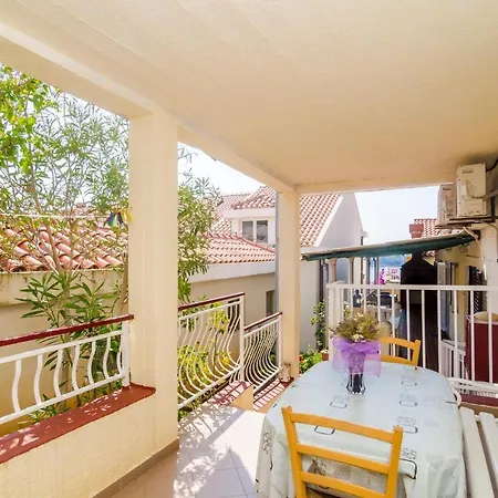 & Bluemoon - Two Bedroom With Patio And Sea View Lejlighed Molunat